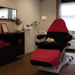 Carola Nails and Beauty - salon